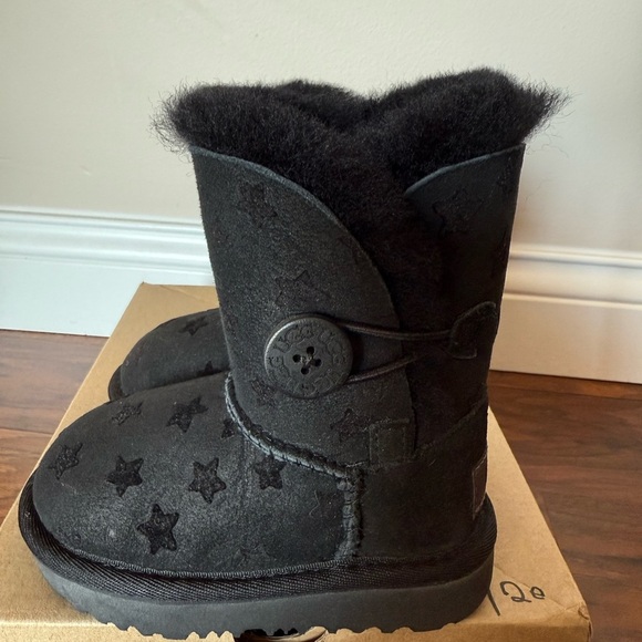 UGG Bailey Button II Stars Classic Boots-Black Size 6 - Picture 4 of 11